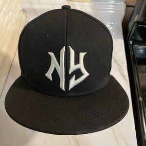 505 NY black and white hat